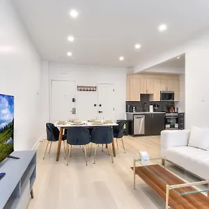 Apartment Free Indoor Parking Cozy & Spacious In Heart Of Downtown, Montreal