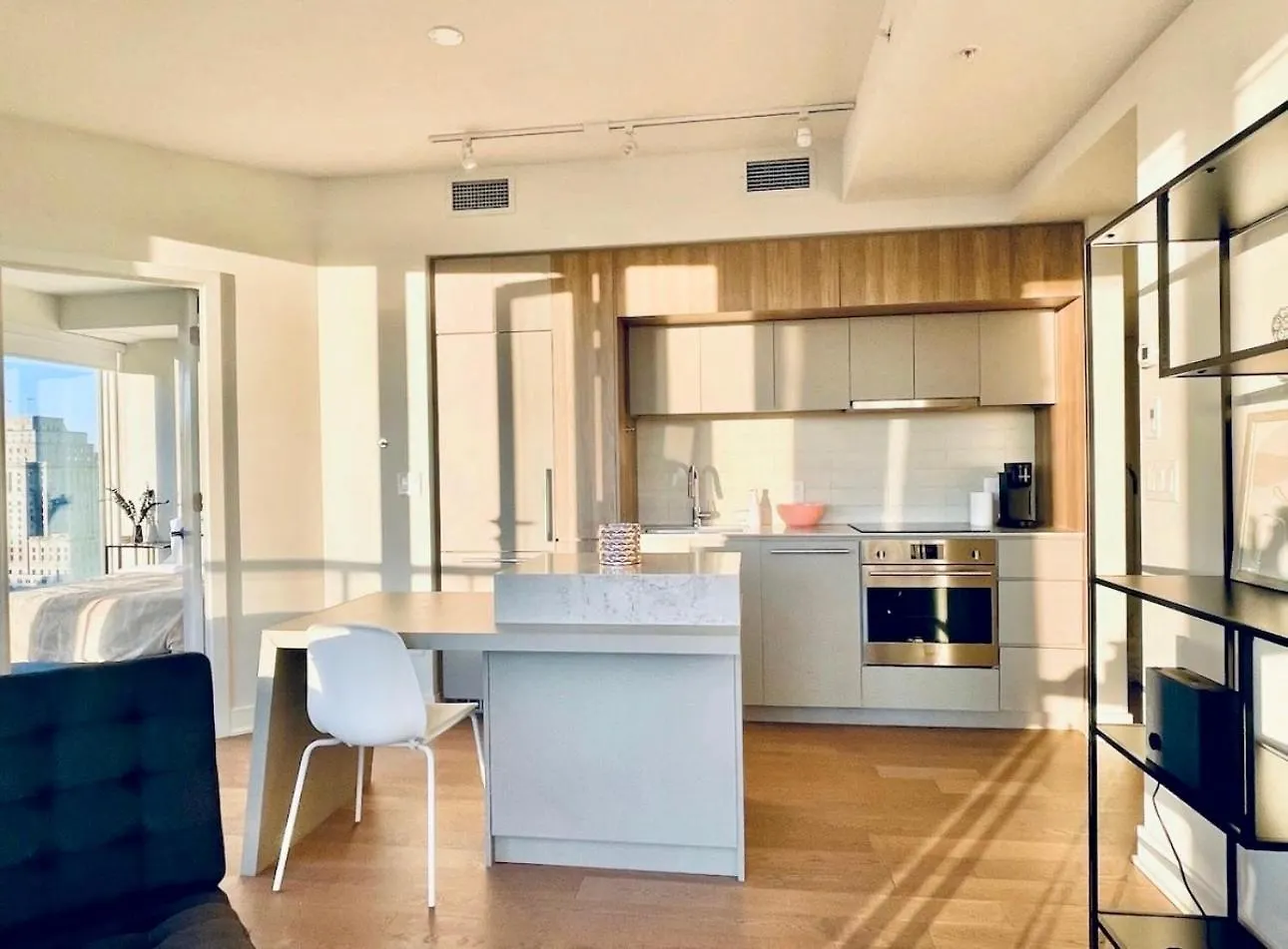 Skyline Penthouse & Condo - Downtown Montreal - Pool Spa Parking