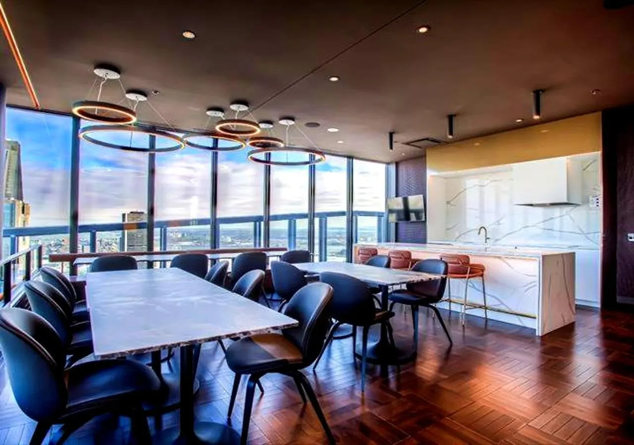Skyline Penthouse & Condo - Downtown Montreal - Pool Spa Parking 0*,  Canada