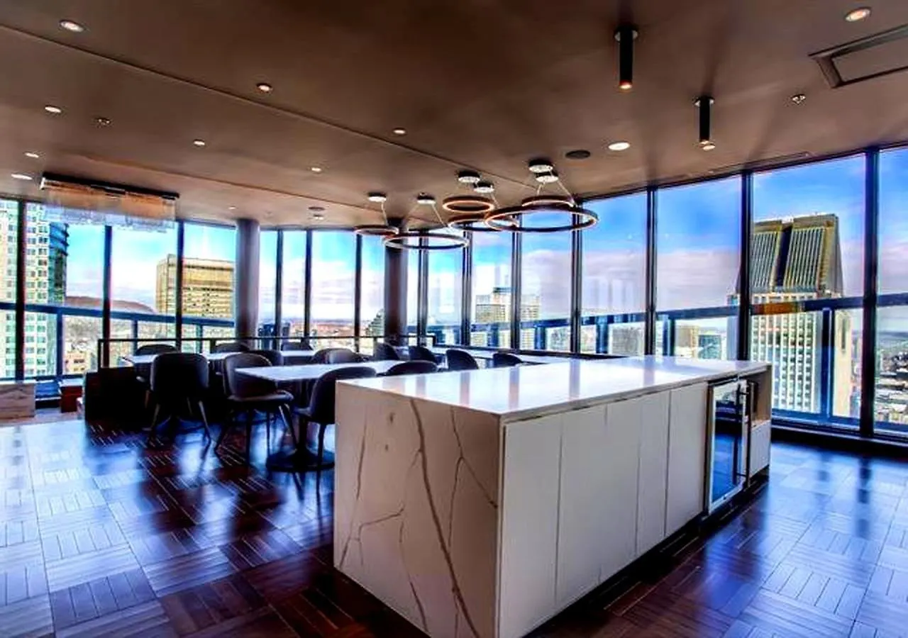 Apartment Spectacular Skyline Views - Downtown Montreal - Luxury Condo & Penthouse Canada
