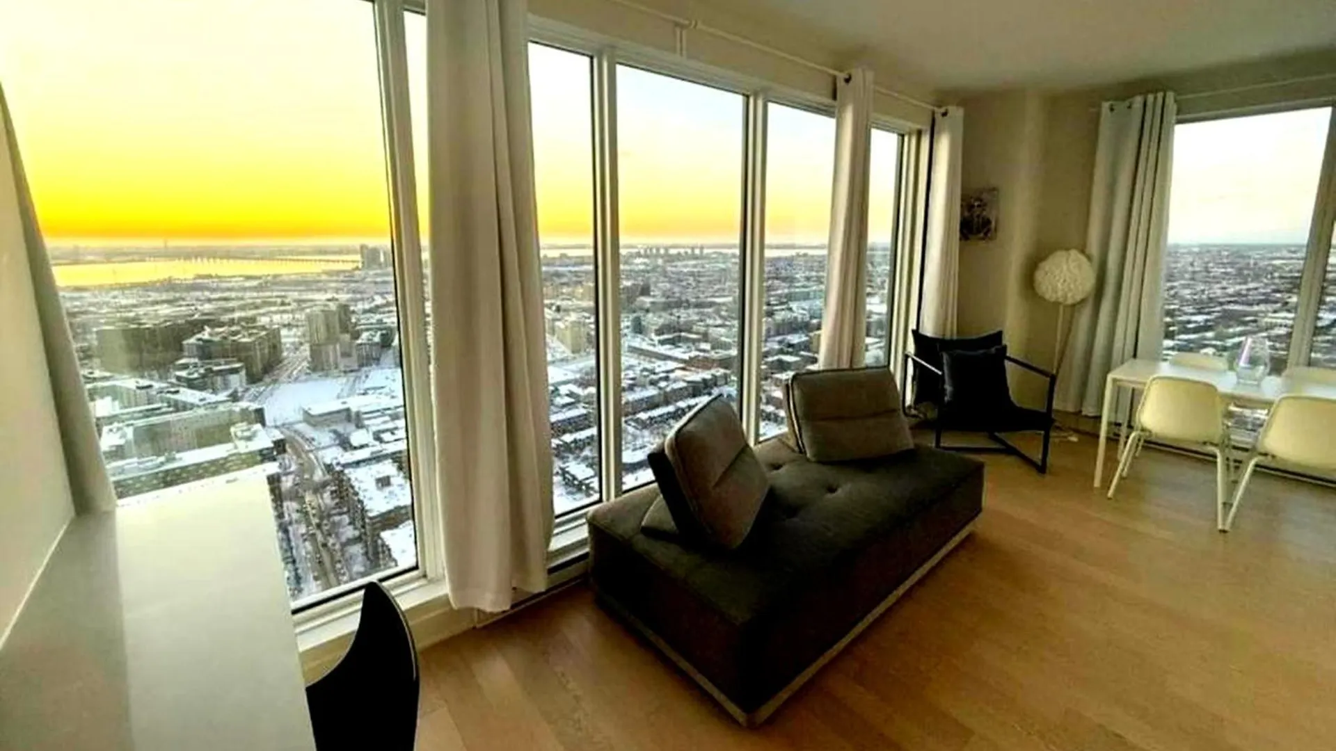 Apartment Spectacular Skyline Views - Downtown Montreal - Luxury Condo & Penthouse