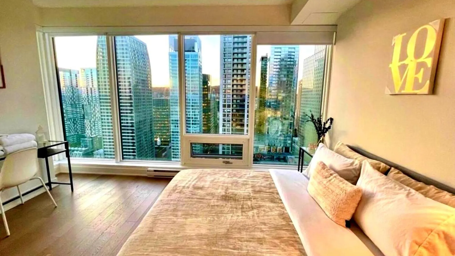 Spectacular Skyline Views - Downtown Montreal - Luxury Condo & Penthouse Canada