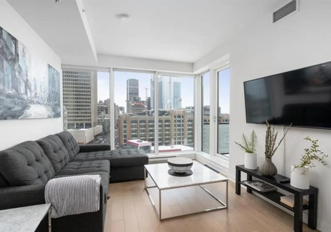Spectacular Skyline Views - Downtown Montreal - Luxury Condo & Penthouse Apartment