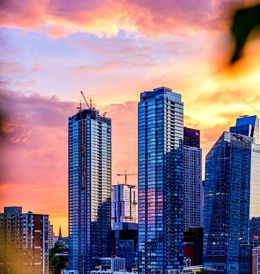 Apartment Skyline Penthouse & Condo - Downtown Montreal - Pool Spa Parking