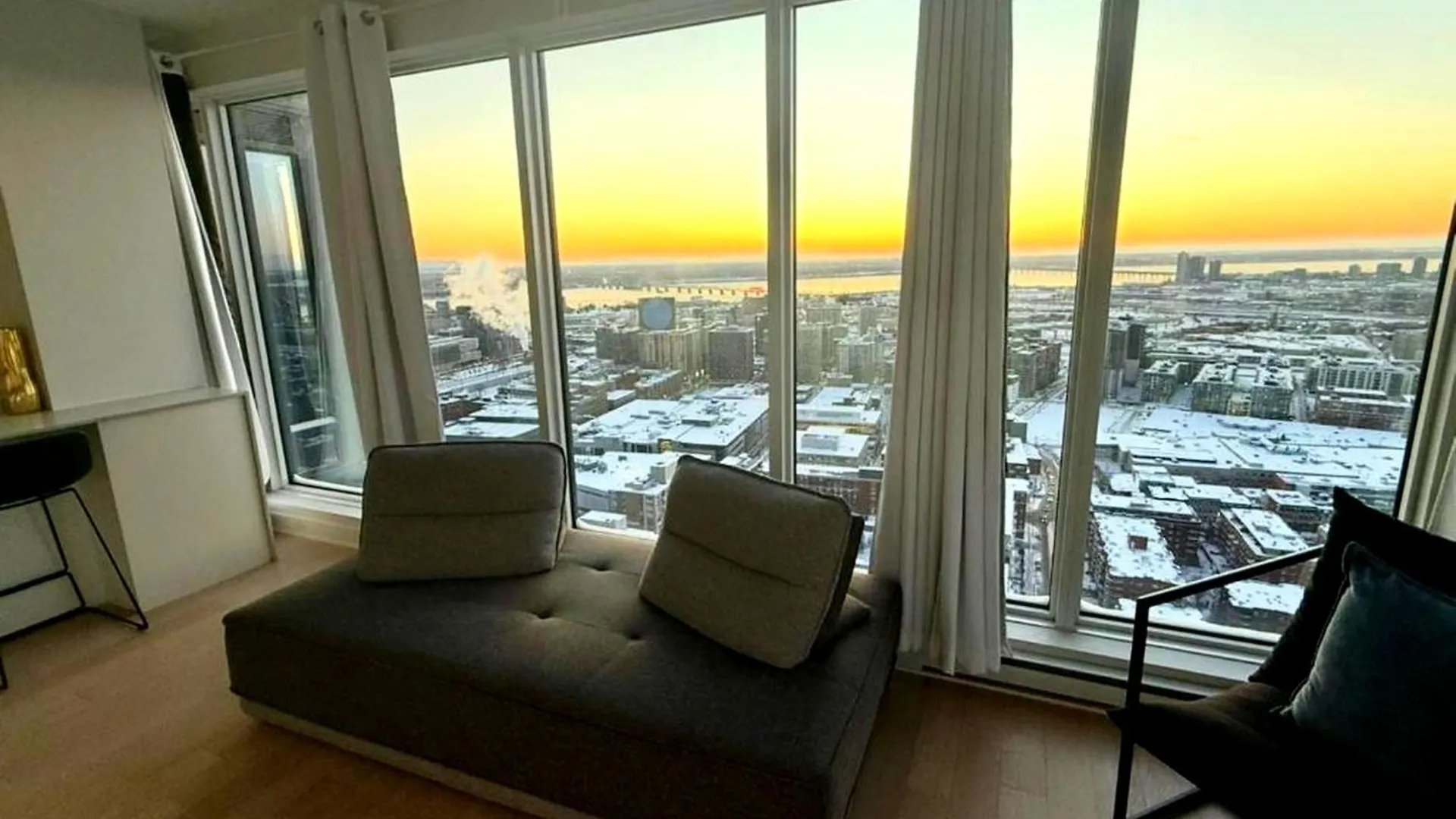 Apartment Spectacular Skyline Views - Downtown Montreal - Luxury Condo & Penthouse Canada