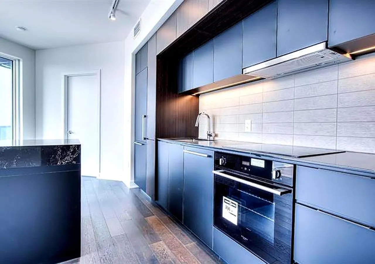 Spectacular Skyline Views - Downtown Montreal - Luxury Condo & Penthouse Apartment