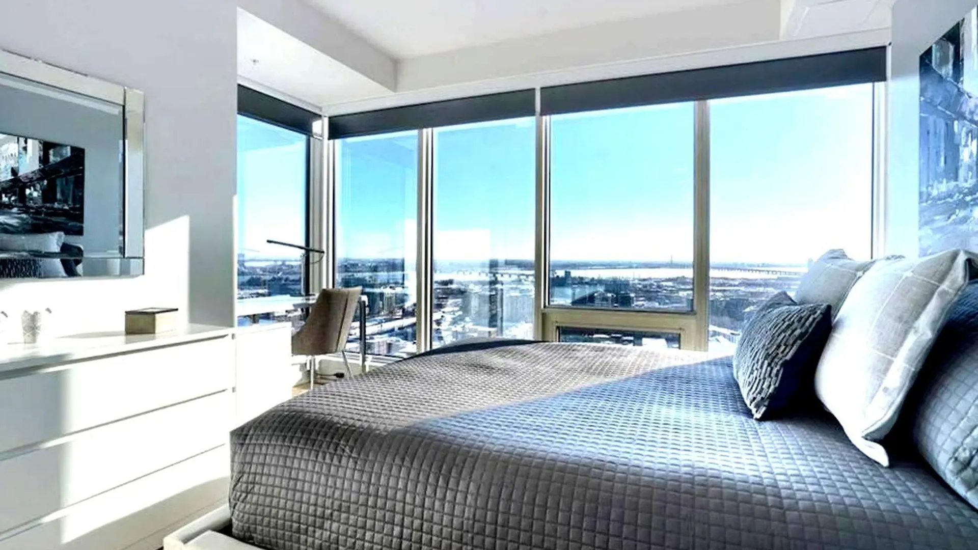 Apartment Spectacular Skyline Views - Downtown Montreal - Luxury Condo & Penthouse