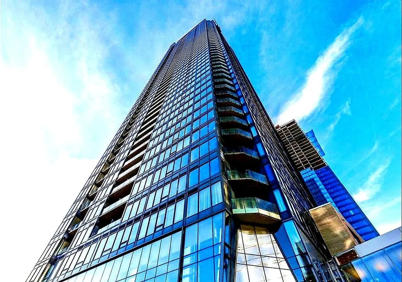 Skyline Penthouse & Condo - Downtown Montreal - Pool Spa Parking Canada
